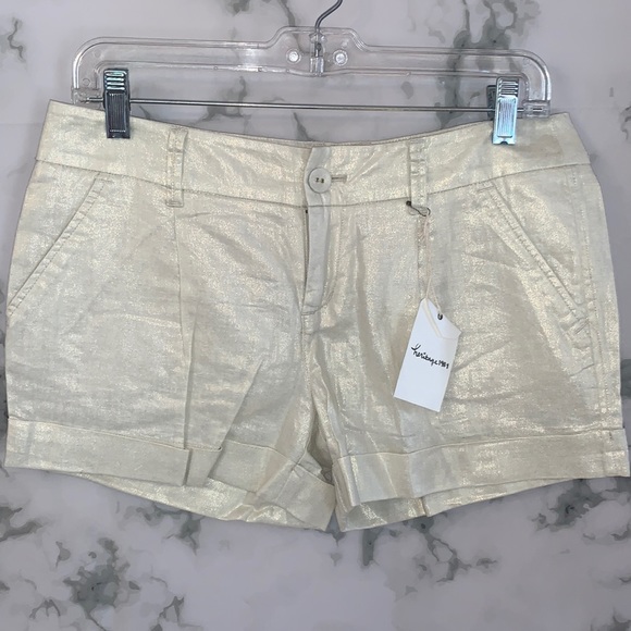 27” Ivory / Gold Cuff Hem Woven Shorts - Picture 6 of 16